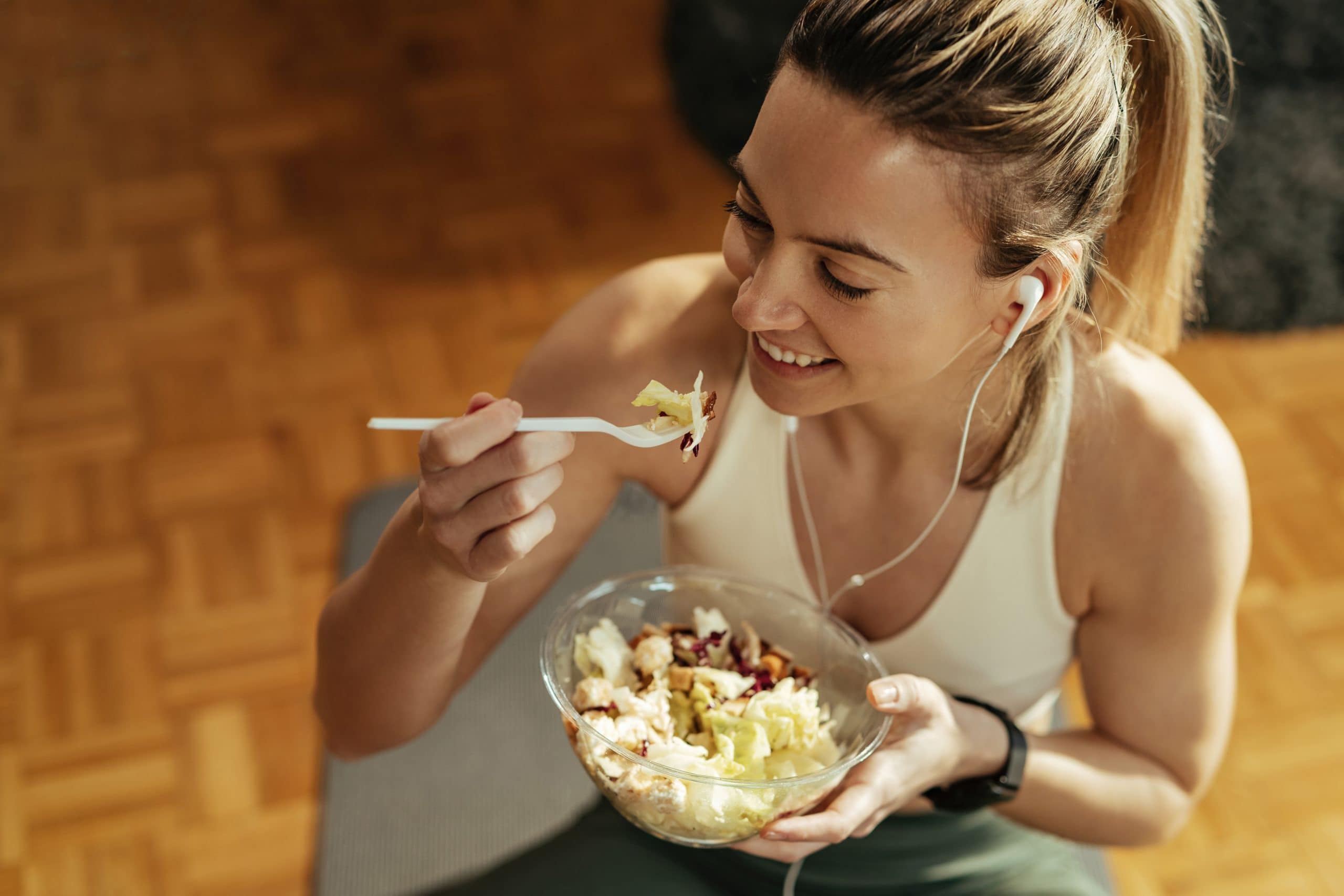 Healthy pre-workout meal for active women with oatmeal, fruit, and yogurt for sustained energy before exercise